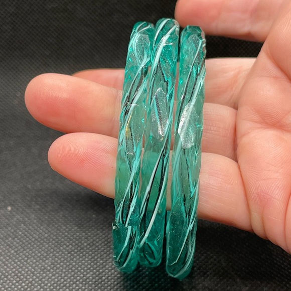 Gorgeous Vtg 1970’s Aqua “Murano” glass black/white twist 3pc bangle set - Picture 3 of 4